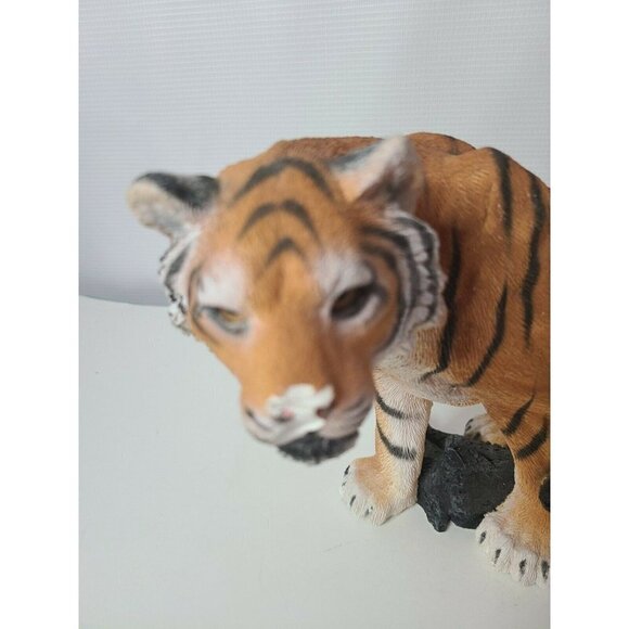 SANDICAST Large Decorative Resin Tiger Figurine - Picture 2 of 7